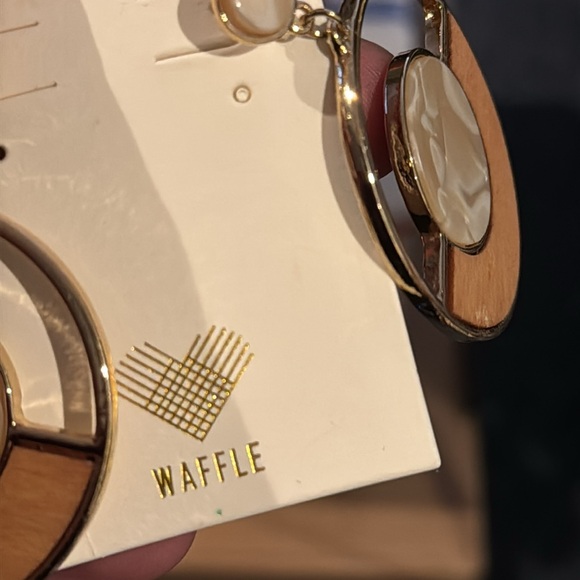 Hoop resin earrings, statement - Picture 4 of 4